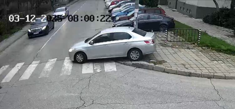 Глобяват водач, управлявал кола по тротоар в Хасково