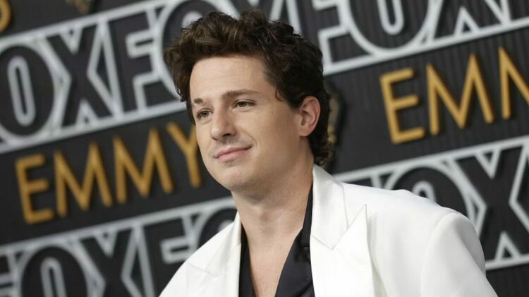  Charlie Puth ще пее химна на Супербоул