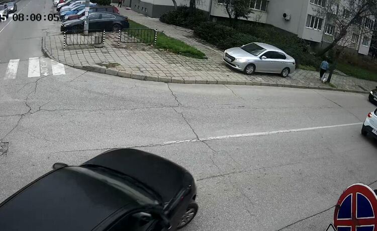 Глобяват водач, управлявал кола по тротоар в Хасково