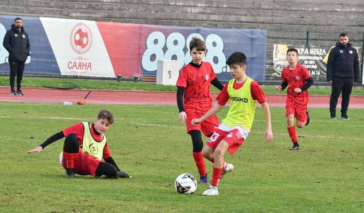 38 отбора се борят за трофеите от детски футболен турнир в Хасково 