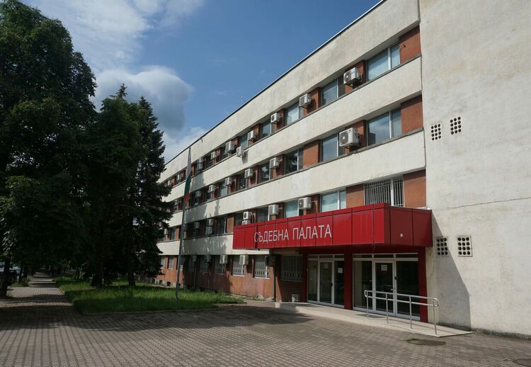 Условна присъда за длъжностно лице,уреждало изпити за шофьорски книжки срещу рушвети