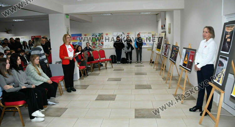 Учениците от ПГТ  се запознаха с първата помощ, безопасността на движение и превенцията на ПТП 