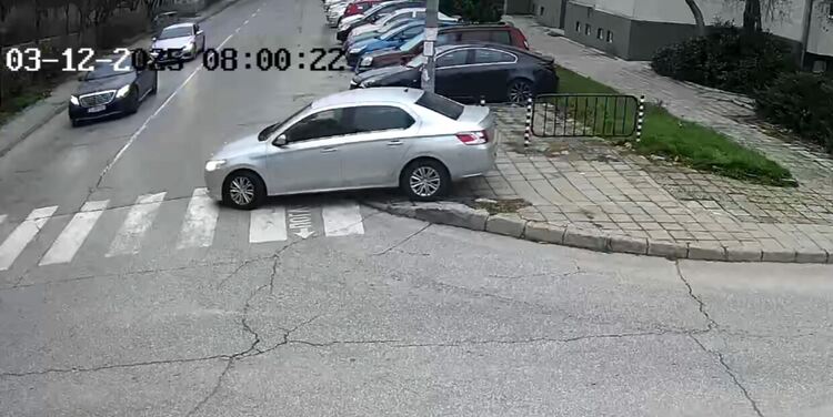 Глобяват водач, управлявал кола по тротоар в Хасково