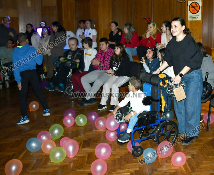 С парти изненада за децата и концерт за възрастни отбелязват 3 декември – Международен ден на хората с увреждания 