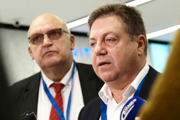 Ръководството на Българския лекарски съюз смята, че „рискови експерименти със системата няма да решат кадровия дефицит“.