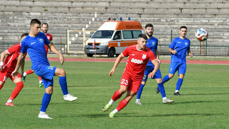 Владислав Узунов е с 4 попадения през есента 