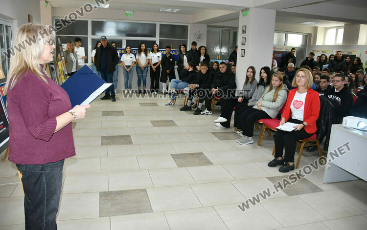 Учениците от ПГТ  се запознаха с първата помощ, безопасността на движение и превенцията на ПТП 