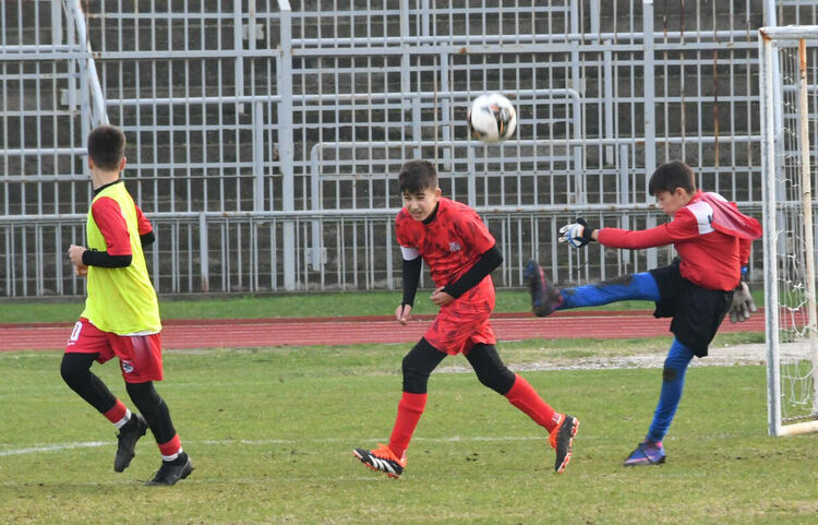 38 отбора се борят за трофеите от детски футболен турнир в Хасково 