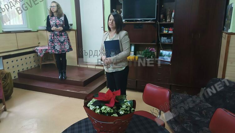 В Деня на хората с увреждания в Кърджали предупреждават за измами при въвеждане на еврото/снимки/