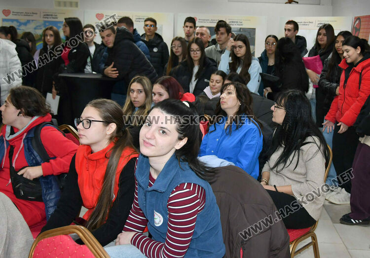 Учениците от ПГТ  се запознаха с първата помощ, безопасността на движение и превенцията на ПТП 