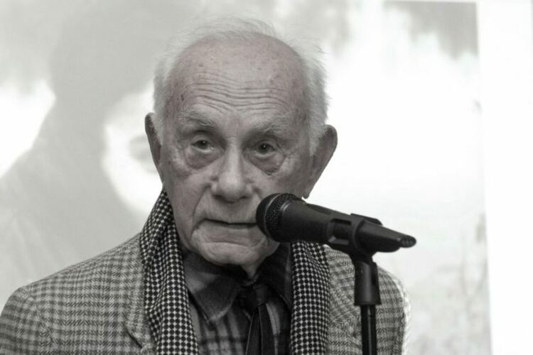 На 98 години почина поетът Найден Вълчев - автор на текста на „Една българска роза“