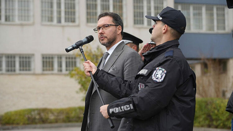 Даниел Митов отчита перфектни действия на полицията, обвини опозиционери и провокатори