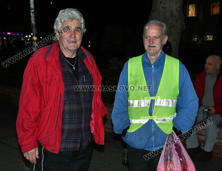 Стотици изпълниха площад „Свобода“ в Хасково на антиправителствен протест