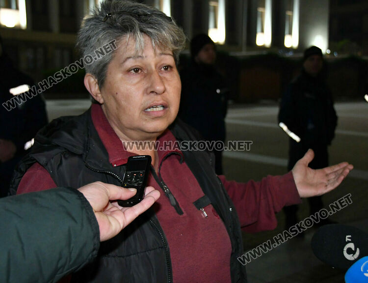 Стотици изпълниха площад „Свобода“ в Хасково на антиправителствен протест