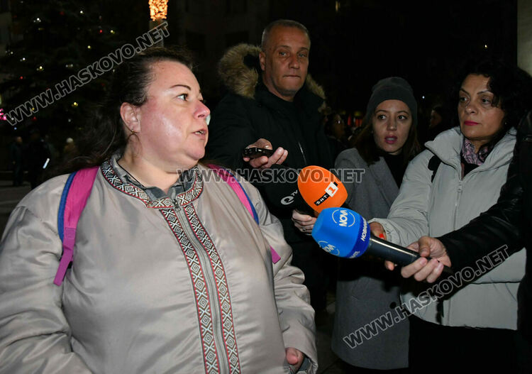 Стотици изпълниха площад „Свобода“ в Хасково на антиправителствен протест