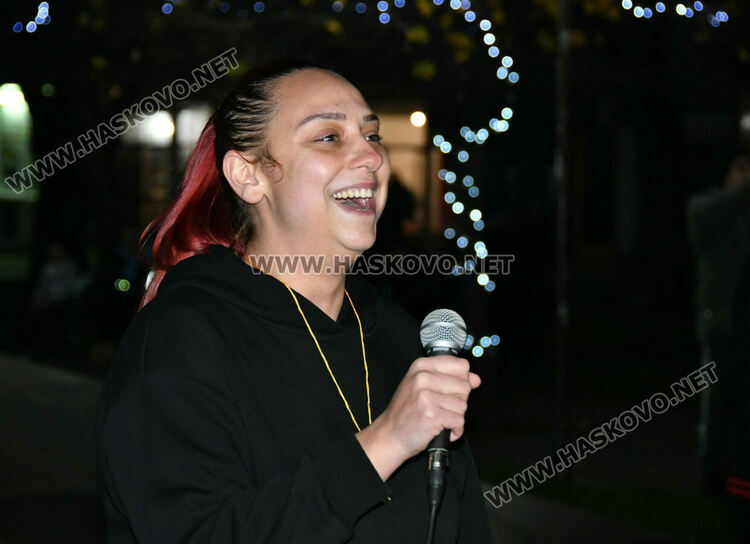 Стотици изпълниха площад „Свобода“ в Хасково на антиправителствен протест