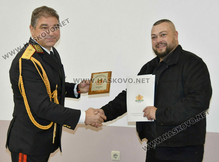 Наградиха доброволците, взели участие в потушаване на пожарите