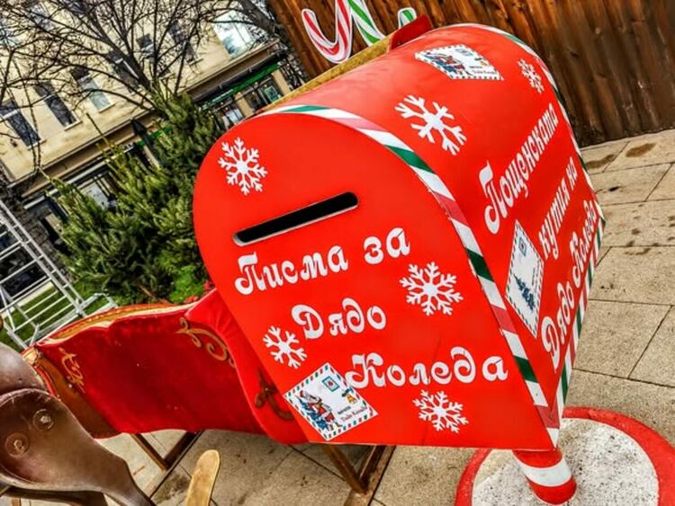 Текат последните приготовления за откриването на Коледния базар