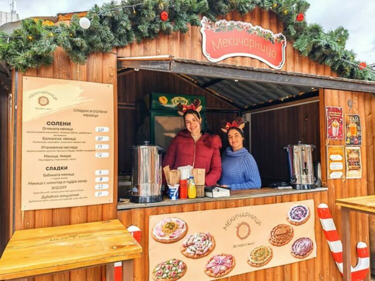 Текат последните приготовления за откриването на Коледния базар