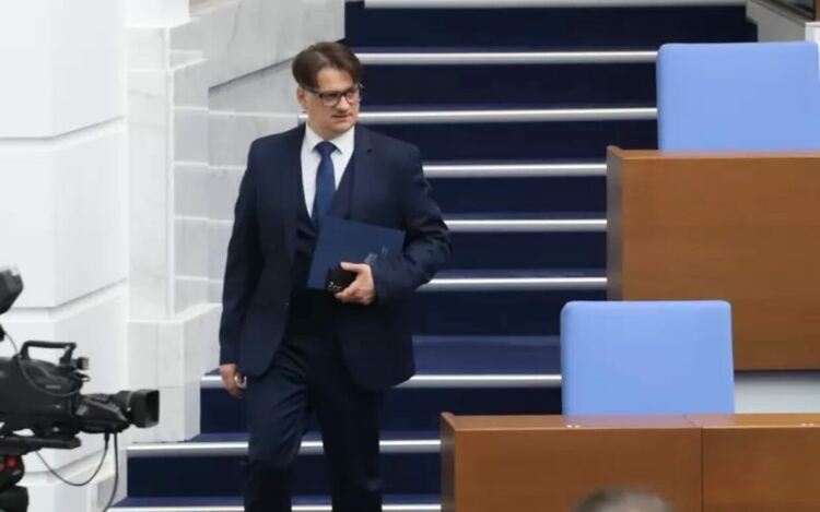 МК харчи неефективно бюджетни средства, установява Сметната палата. На снимката - културният министър Мариан Бачев.