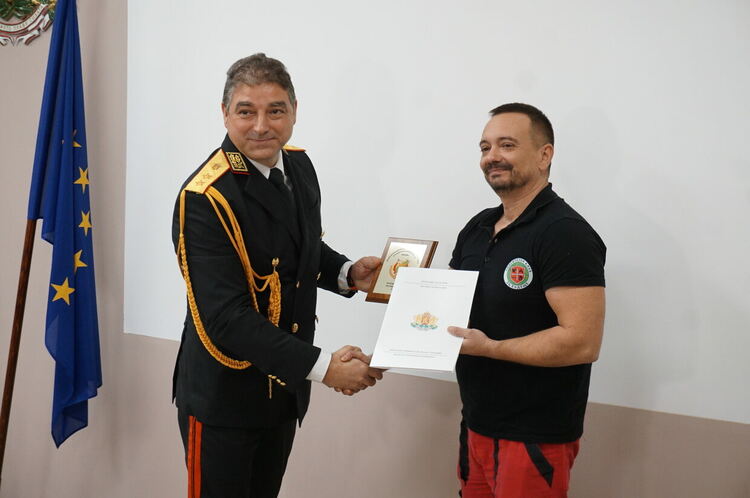Отличиха доброволци от областта