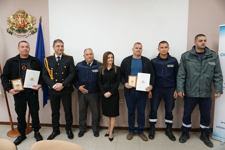 Отличиха доброволци от областта