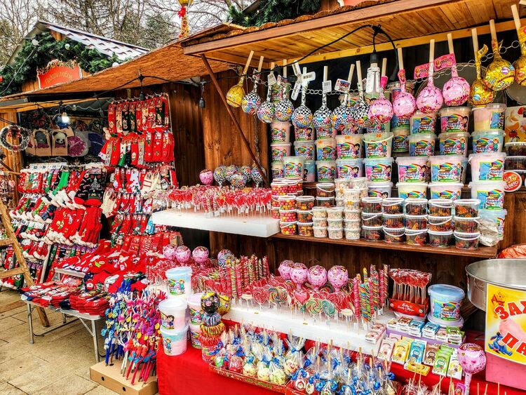 Текат последните приготовления за откриването на Коледния базар