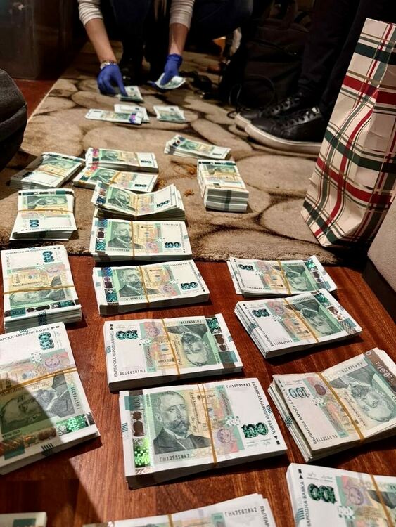 Шестима са задържани за данъчни измами за над 26 млн. лв.