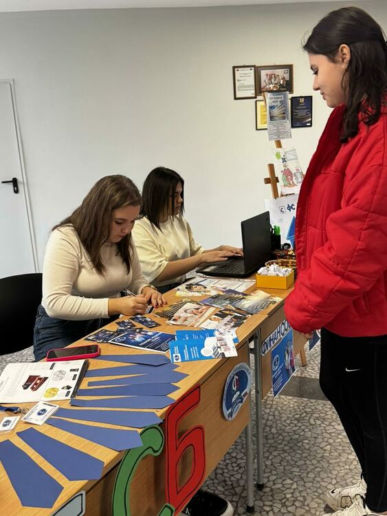 Ученици от „Банково дело“ във ФСГ с визия за модерни финансови институции