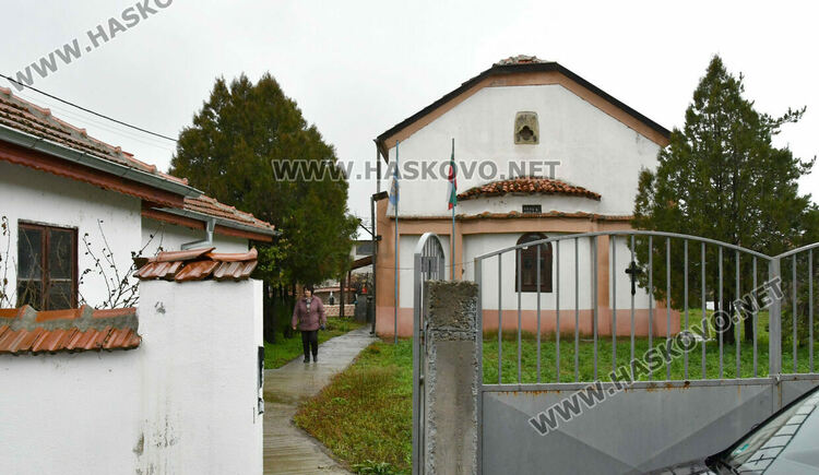 Тържествена литургия и рибен курбан на Никулден в църквата в Тракиец