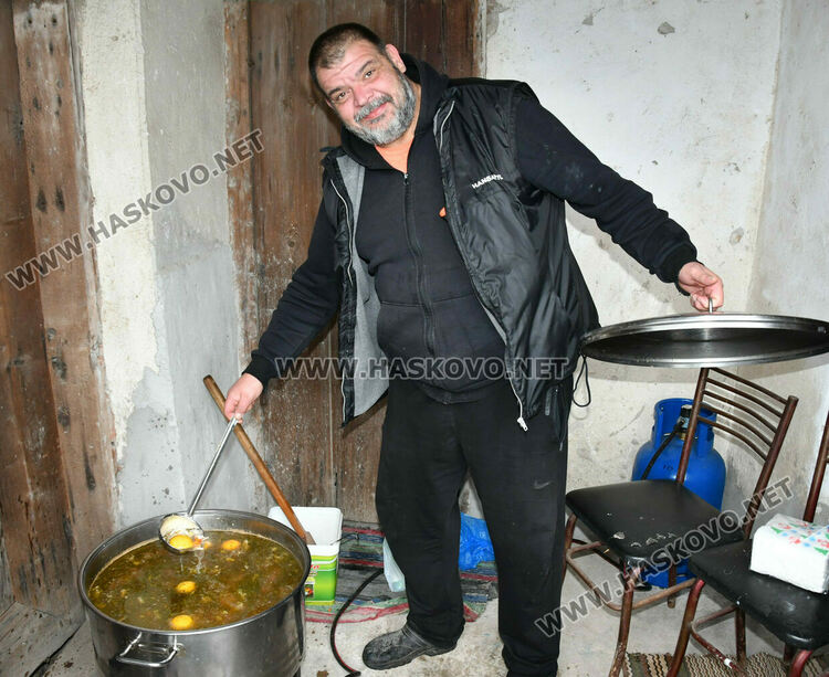 Тържествена литургия и рибен курбан на Никулден в църквата в Тракиец