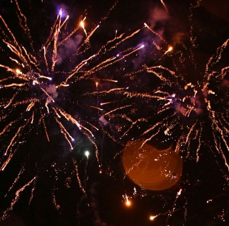 Грейнаха коледните светлини на елхата в Асеновград