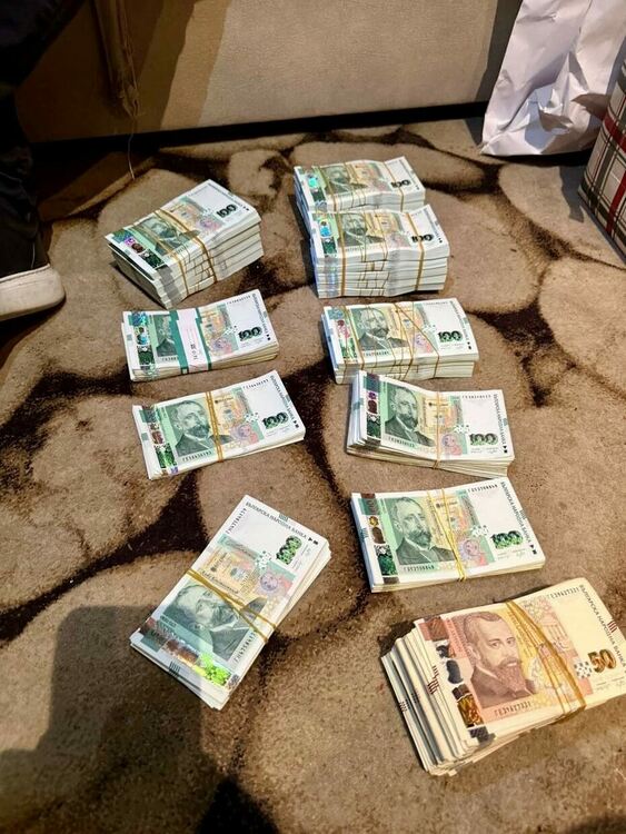 Шестима задържани за данъчнини измами за над 26 млн. лв. при акция и в Хасково