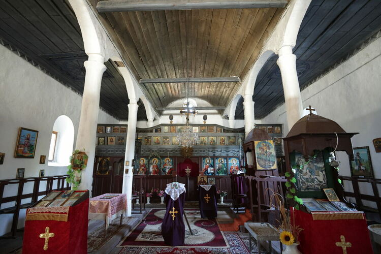 В с. Мандра стартираха кампания за ремонт на църквата „Света Неделя“