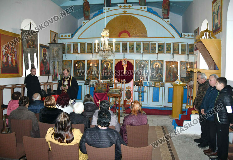 Тържествена литургия и рибен курбан на Никулден в църквата в Тракиец