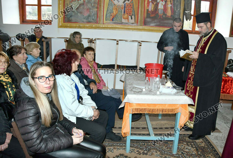 Тържествена литургия и рибен курбан на Никулден в църквата в Тракиец