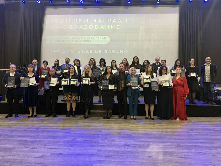 Преподаватели от гр. Кърджали бяха отличени за своя значим принос към развитието на образованието