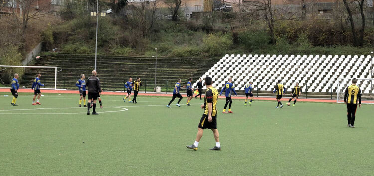 Футболни ветерани се забавляваха на стадион „Младост“