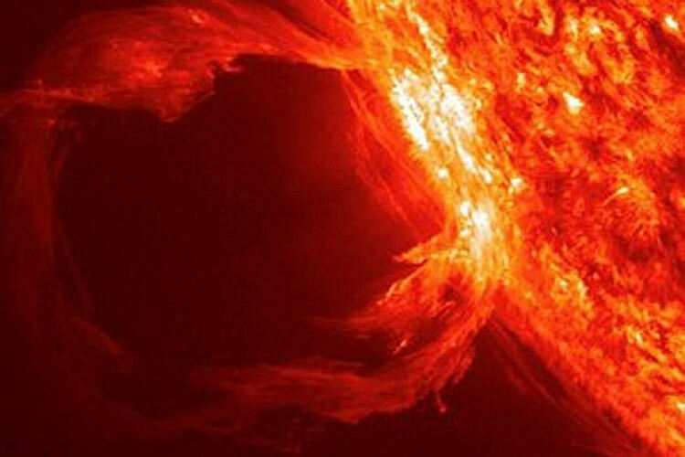 Силна магнитна буря идва утре, очаквани са смущения