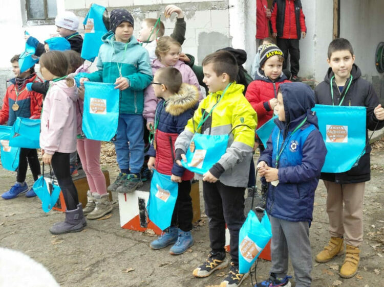 Състезателите на „Компас 1994“ с поредни отличия