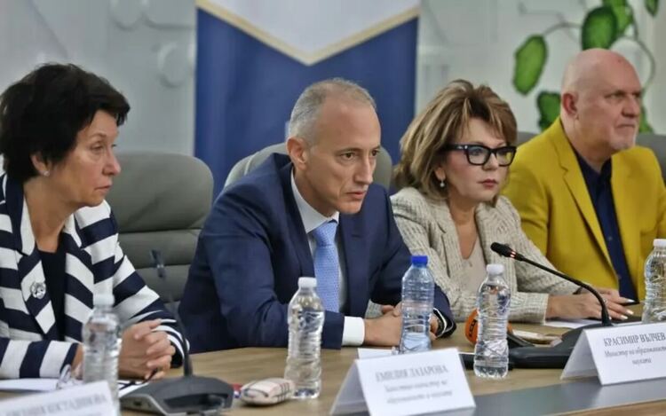 Образованието отново влиза в ремонт. Този път диагнозата идва и от самото министерство.