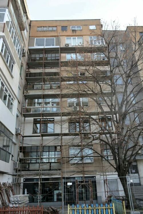 Започна санирането на седми блок в квартал "Изток"