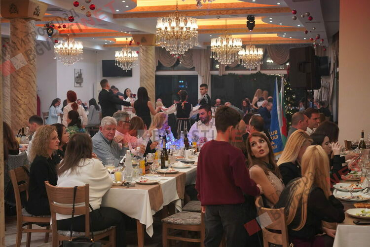 Ротари Димитровград организира успешно благотворително събитие в подкрепа на деца от 0 до 7 години със специални потребности