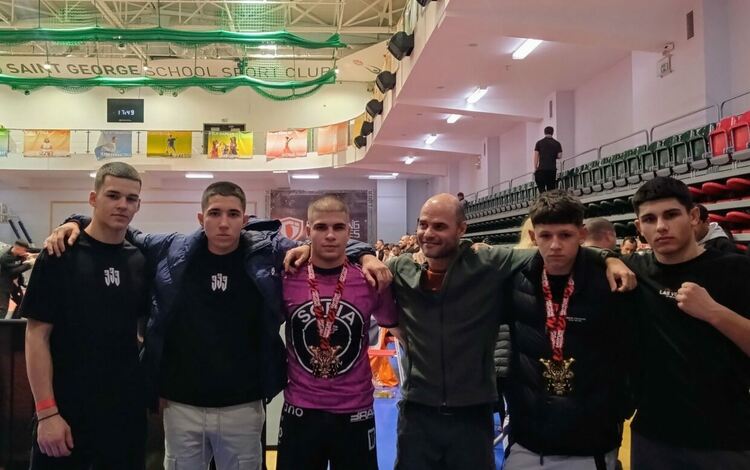 Медали за бойците от Комбат Спорт Димитровград от състезане по Бразилско Джу Джицу и Граплинг