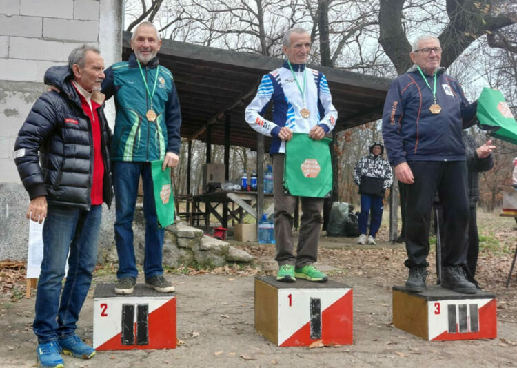 Състезателите на „Компас 1994“ с поредни отличия