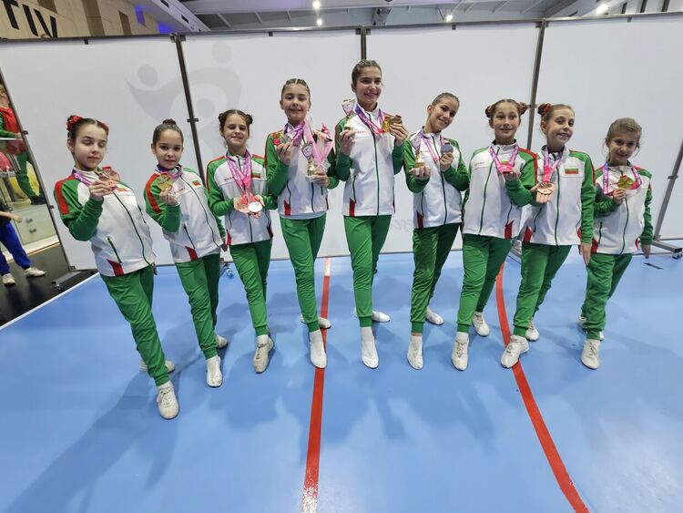 15 медала за „Виолена“ от турнир по аеробика в Румъния  