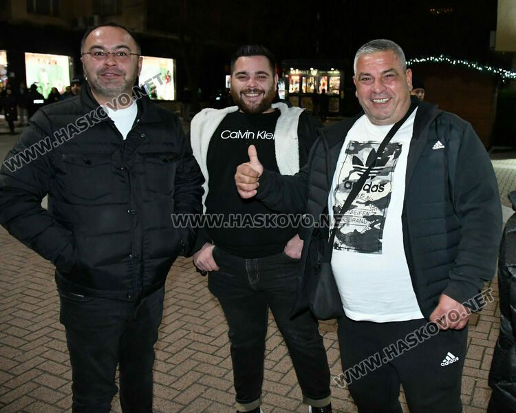 Протест „Не на омразата“ се проведе в Хасково, огласен от патриотични песни