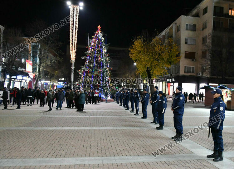 Протест „Не на омразата“ се проведе в Хасково, огласен от патриотични песни