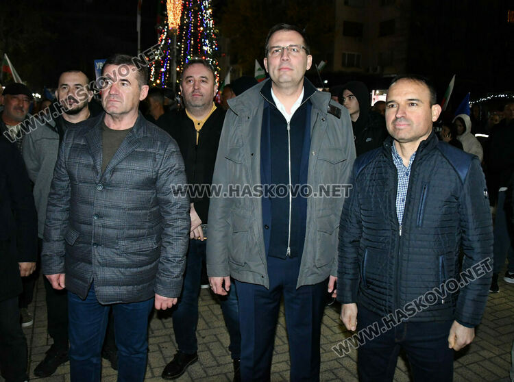 Протест „Не на омразата“ се проведе в Хасково, огласен от патриотични песни