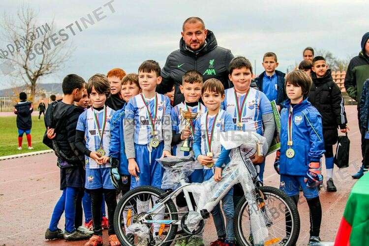 Сребро от Хисаря на LEADER CUP 2025 за децата на Футболна академия "Арда 1924"